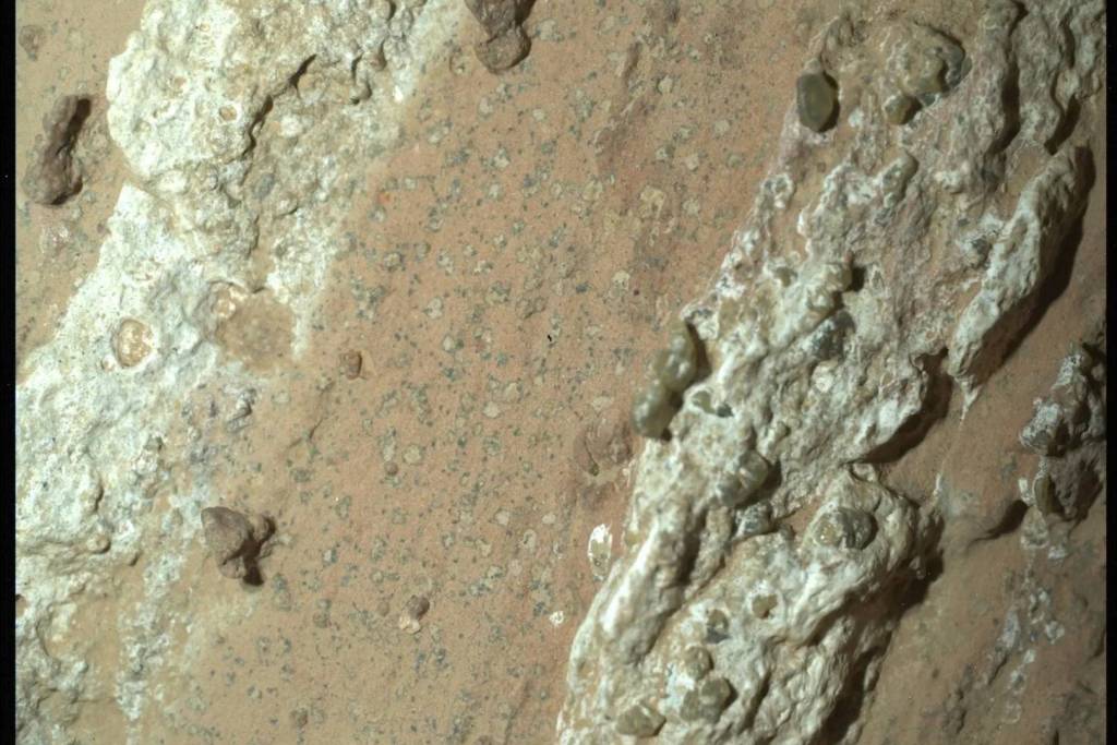 El rover Perseverance fotografió una roca llamada “Cheyava Falls” con curiosas manchas oscuras que despertaron el interés de los científicos