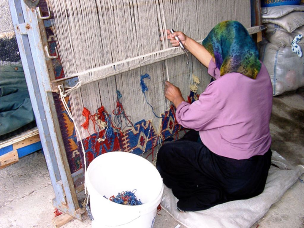 Tejido de un tapiz en Turquía