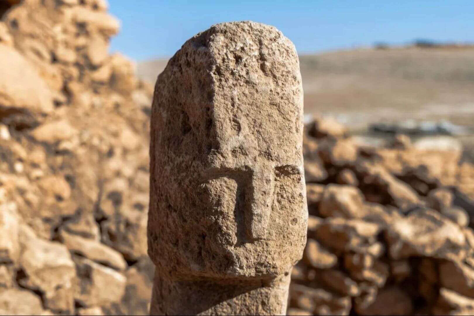 Hace 11.000 años, un rostro humano fue esculpido en un antiguo pilar de piedra hallado en Turquía