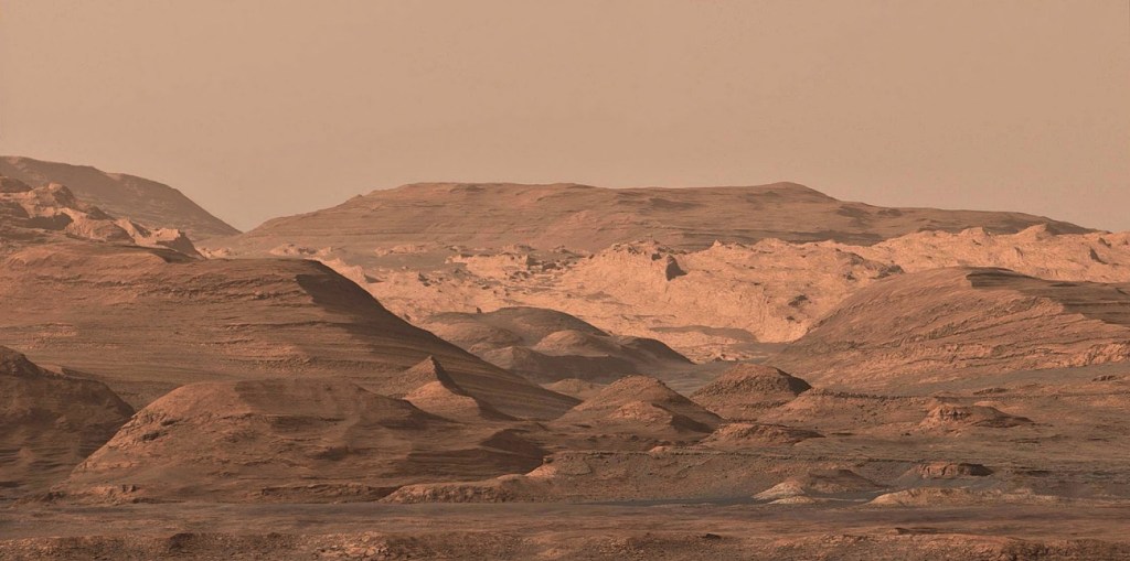 Fig. 1. Marte en la actualidad. Imagen tomada por el róver Curiosity en el cráter Gale. Créditos: NASA/JPL-Caltech/MSSS.