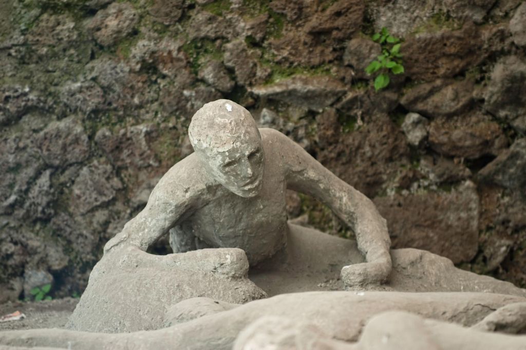 Los almacenes de Pompeya guardan los restos silenciosos de quienes no lograron escapar del Vesubio